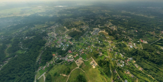 Вид сверху на коттеджный поселок «Янтарный бор»